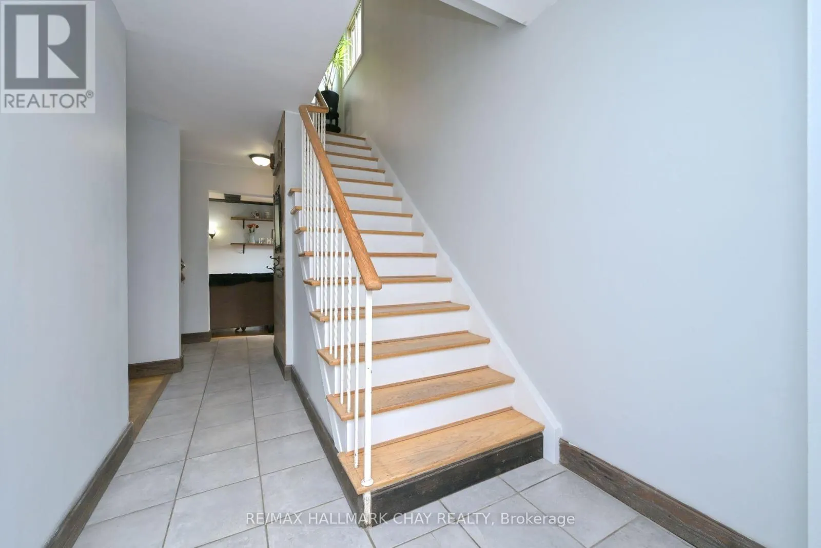 116 KING STREET S