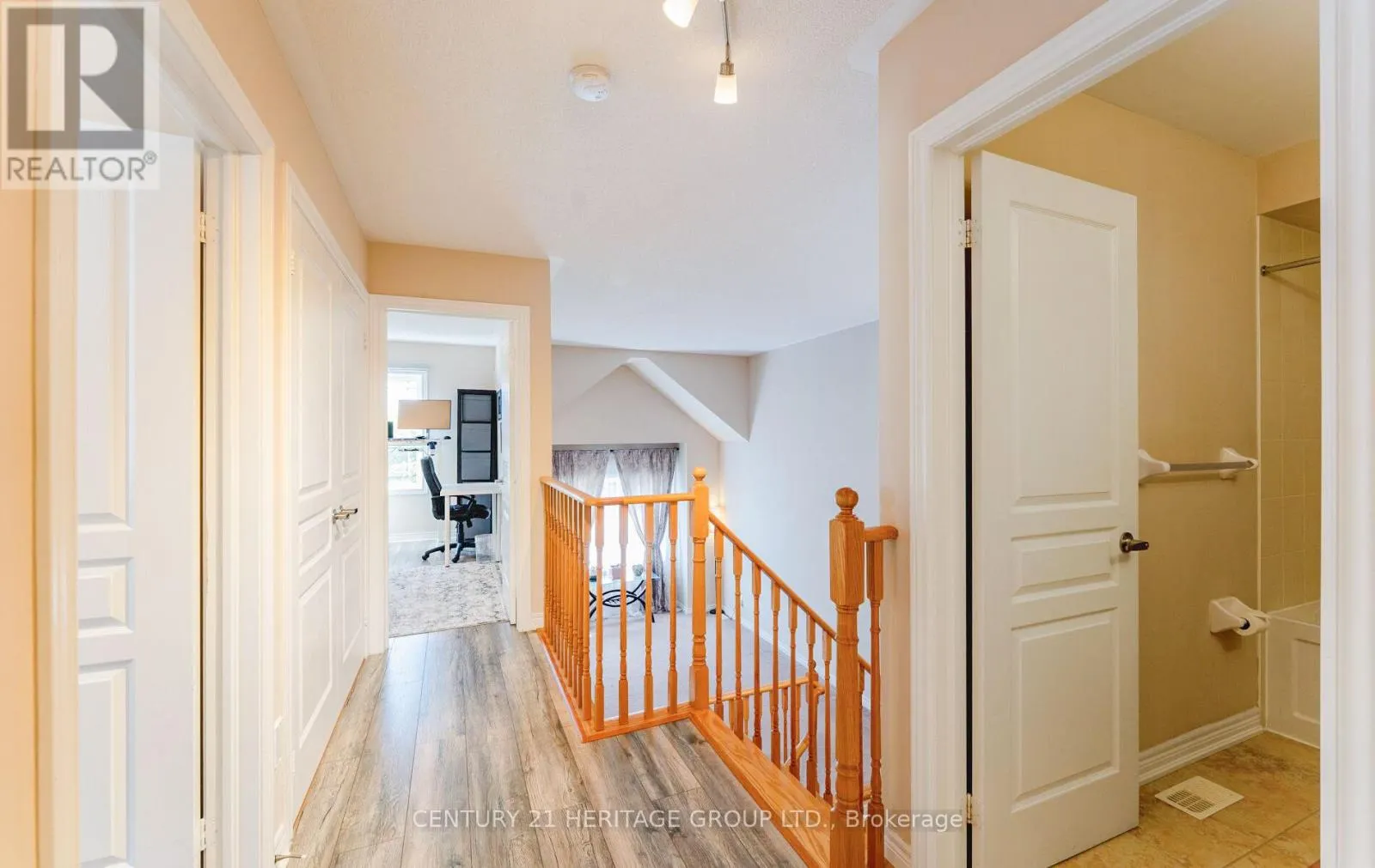 UPPER - 50 SYDIE LANE