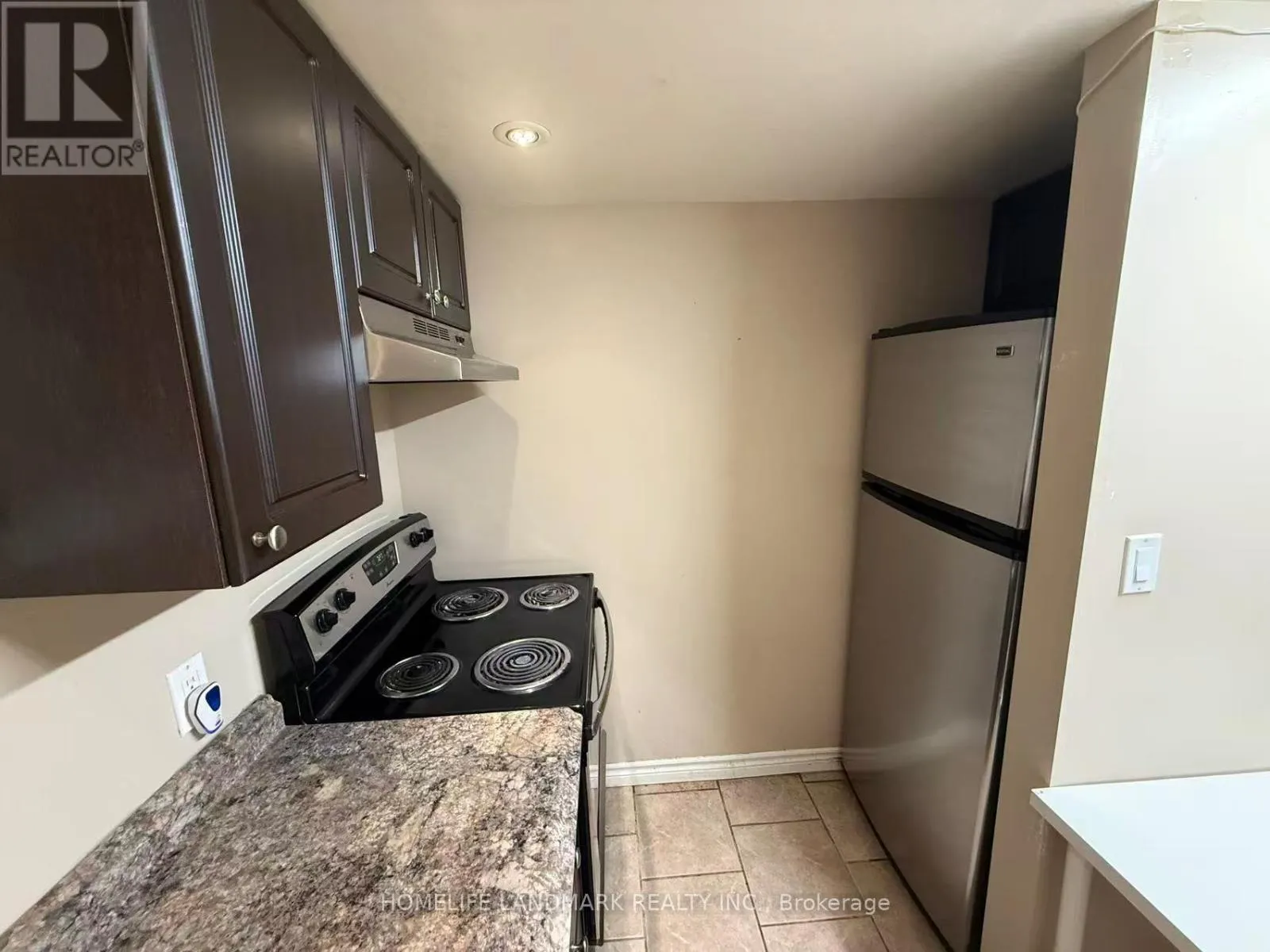 BASEMT - 517 LYNETT CRESCENT