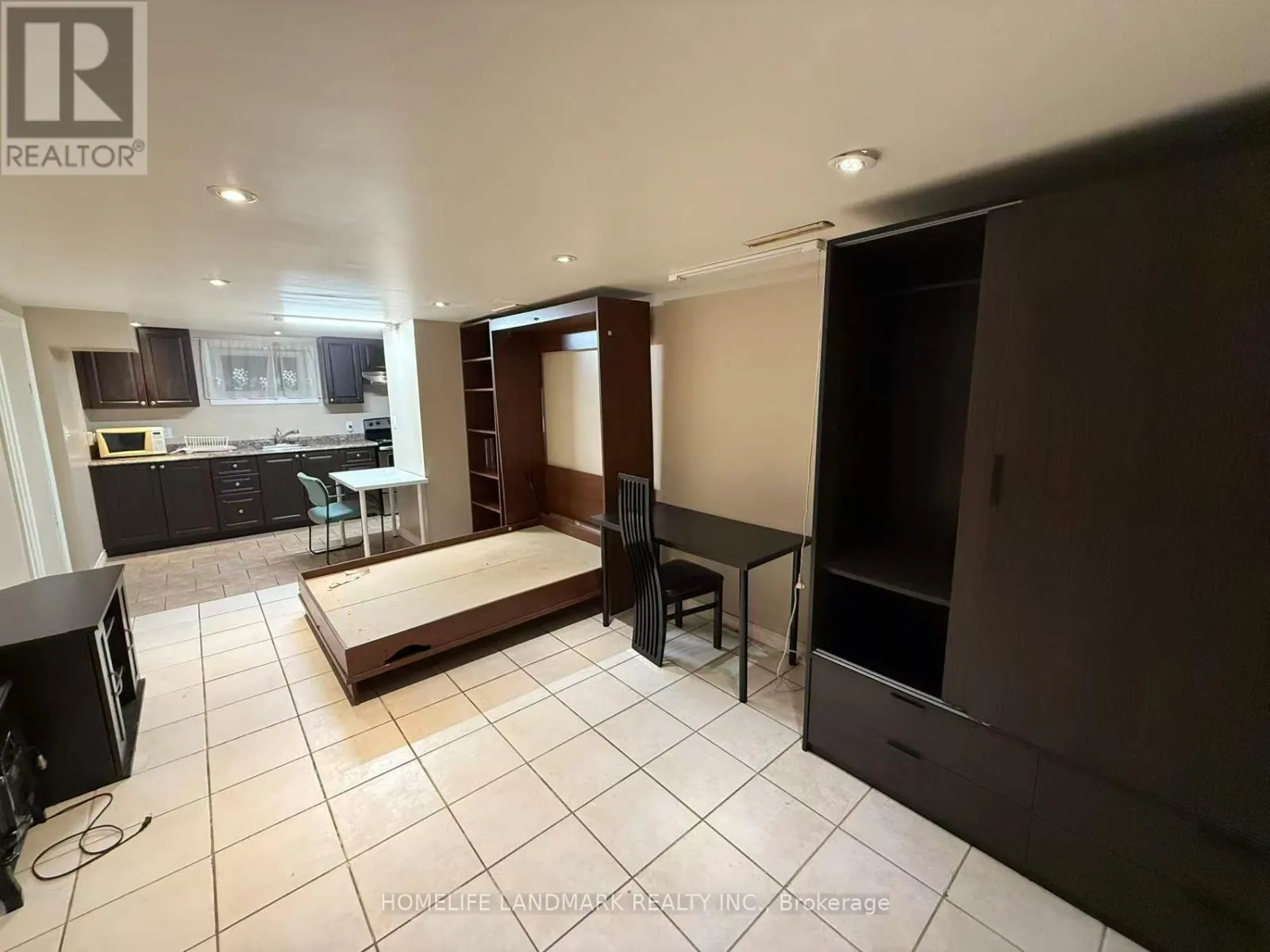 BASEMT - 517 LYNETT CRESCENT