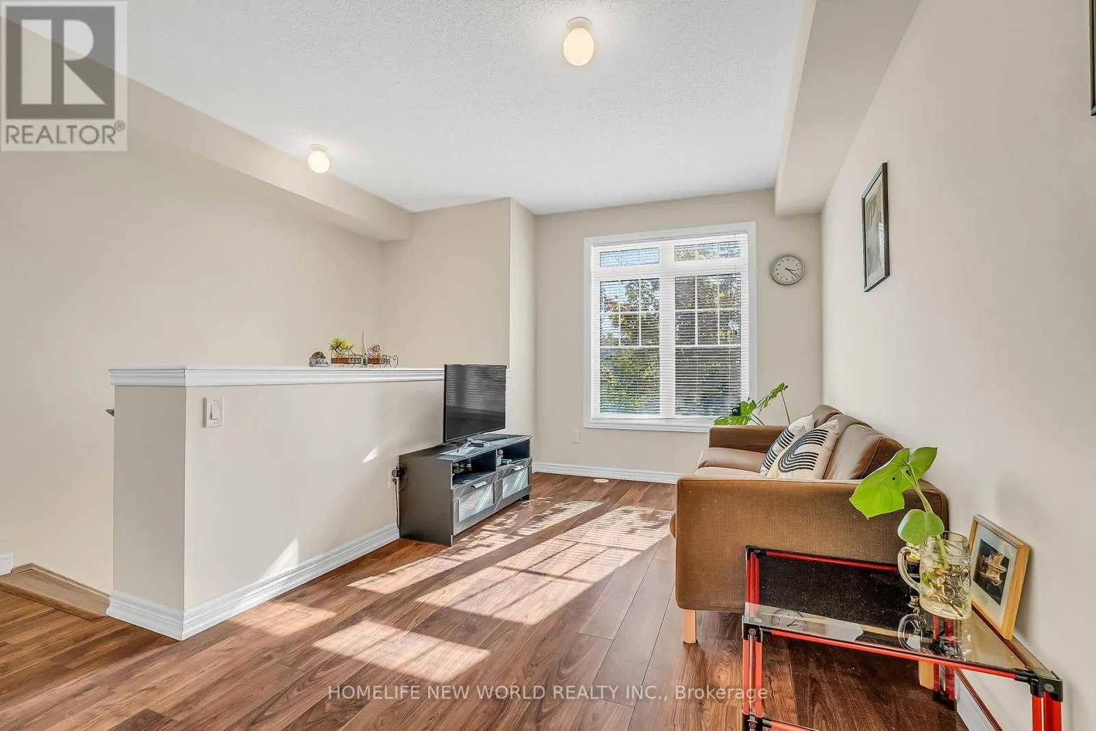 193 DUNDAS WAY
