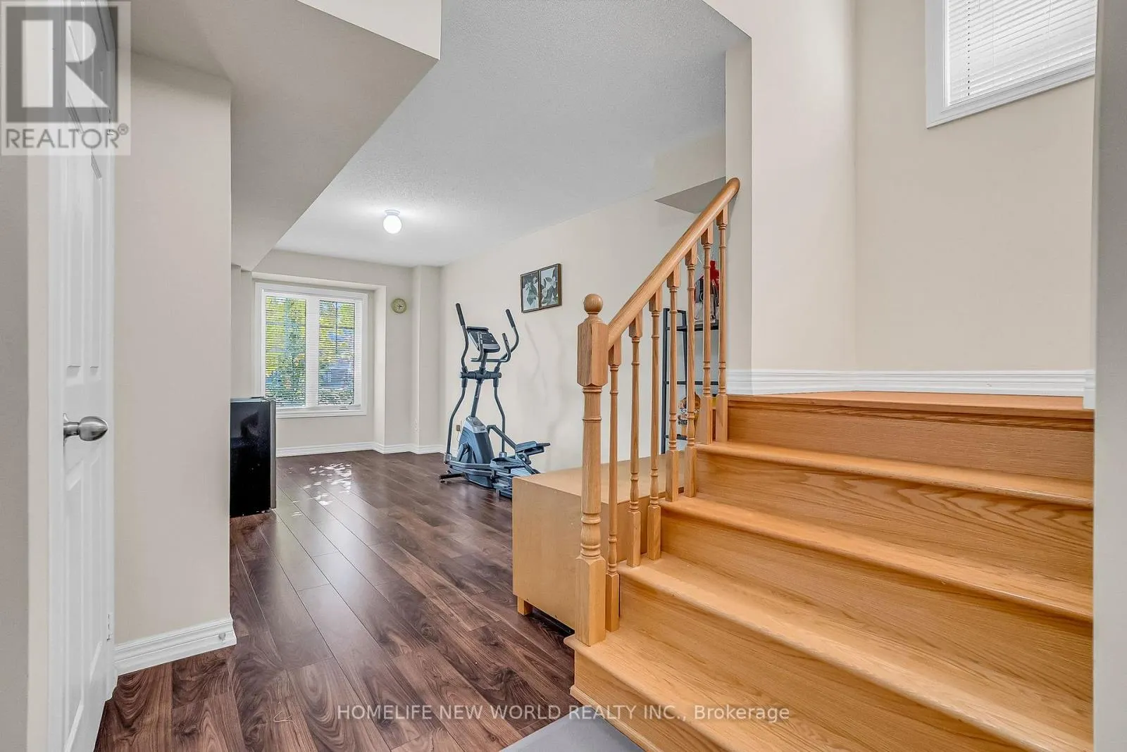 193 DUNDAS WAY