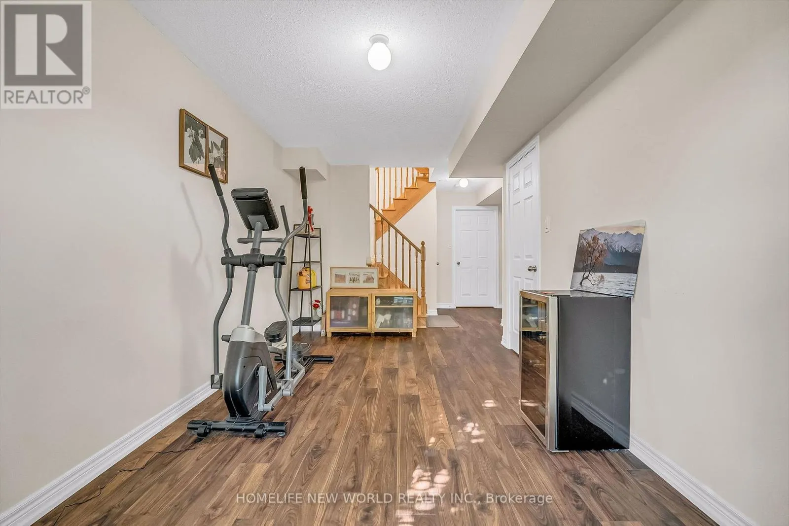 193 DUNDAS WAY