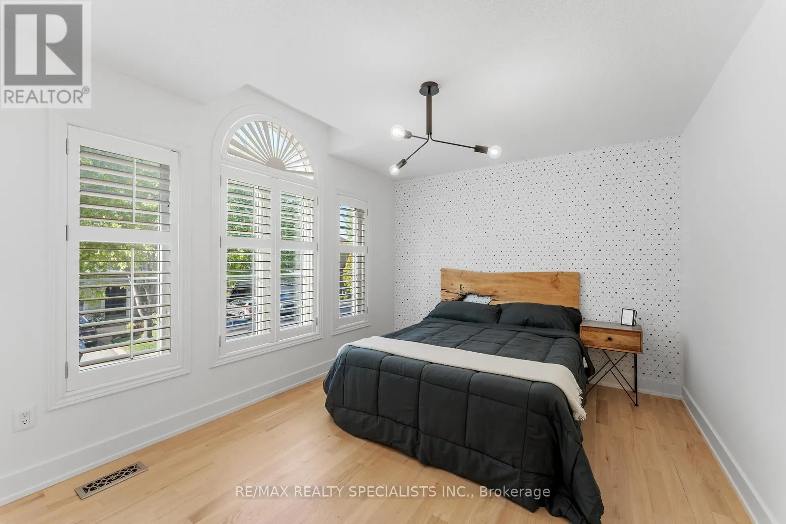 25 GRAPEVINE DRIVE