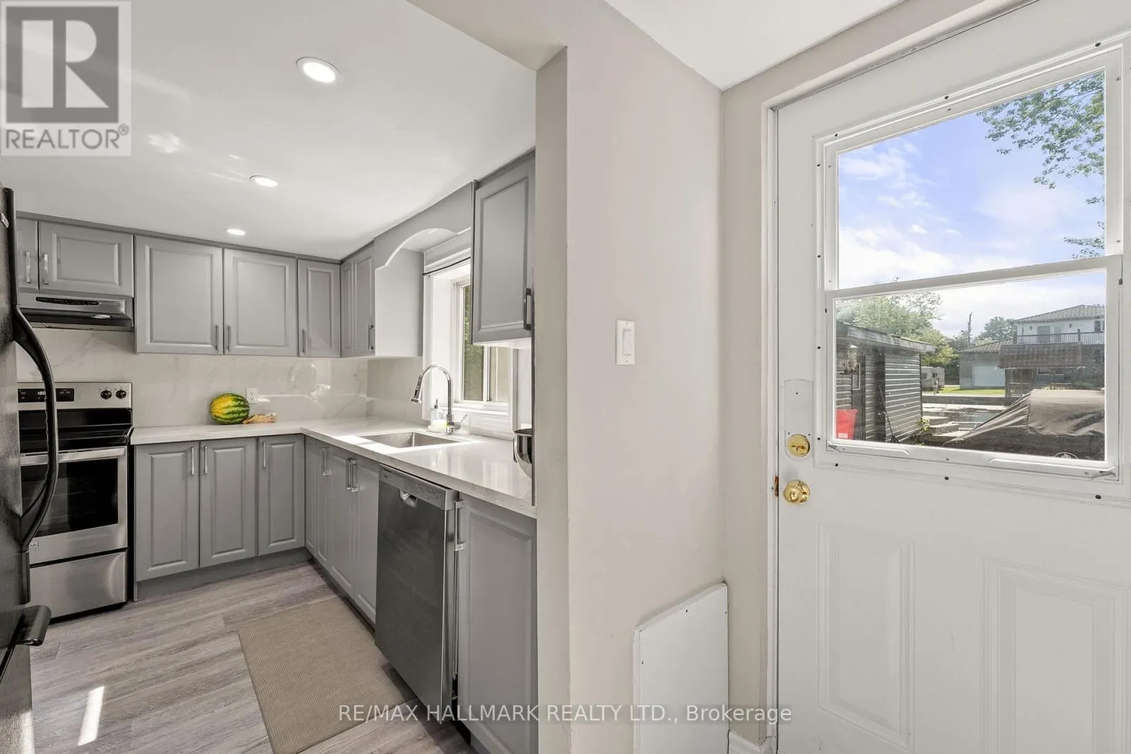 41 SHIRLEA BOULEVARD