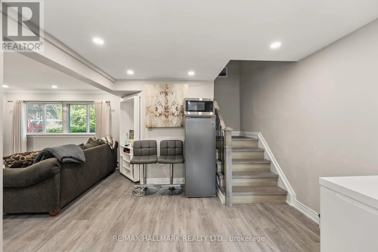 41 SHIRLEA BOULEVARD