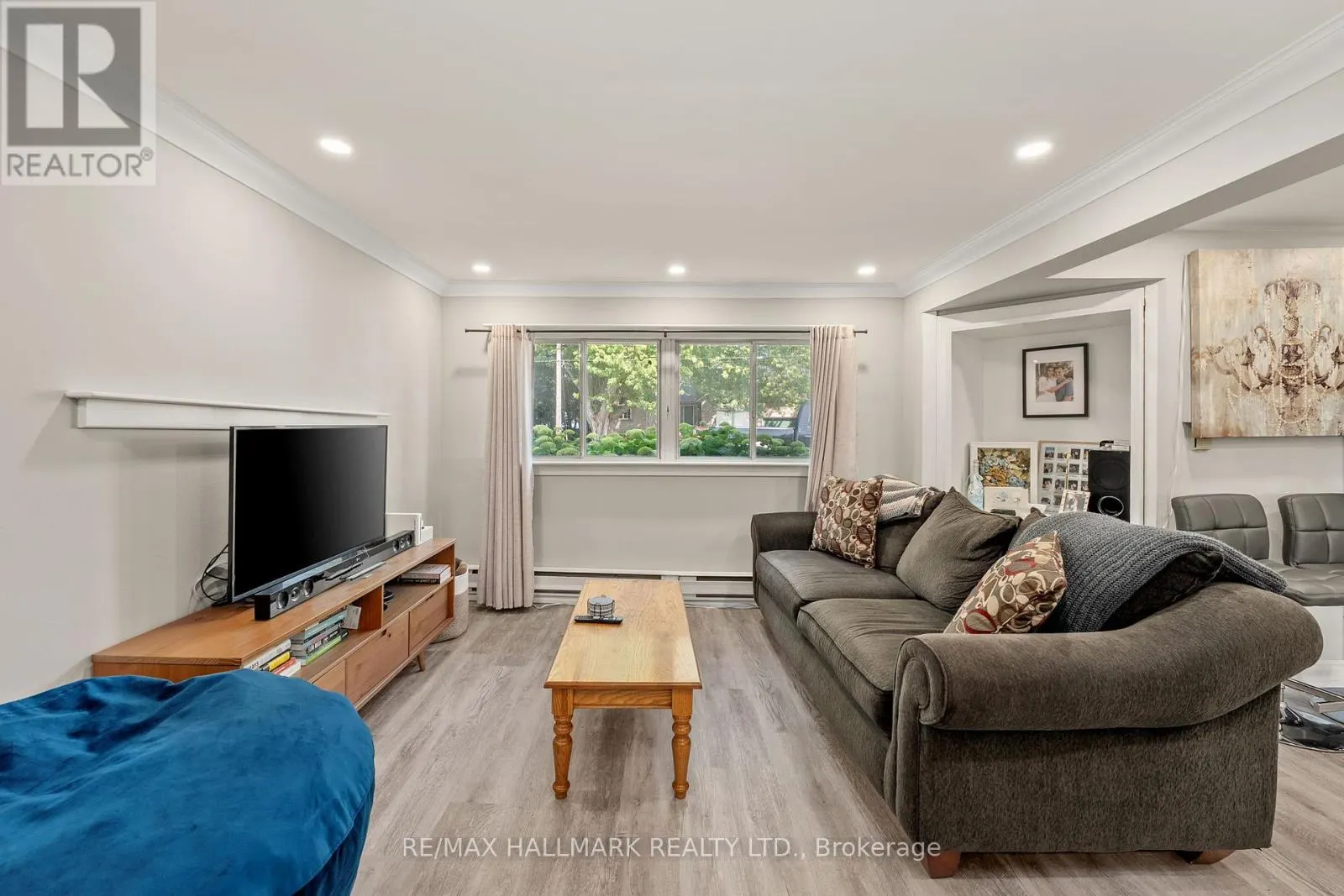 41 SHIRLEA BOULEVARD