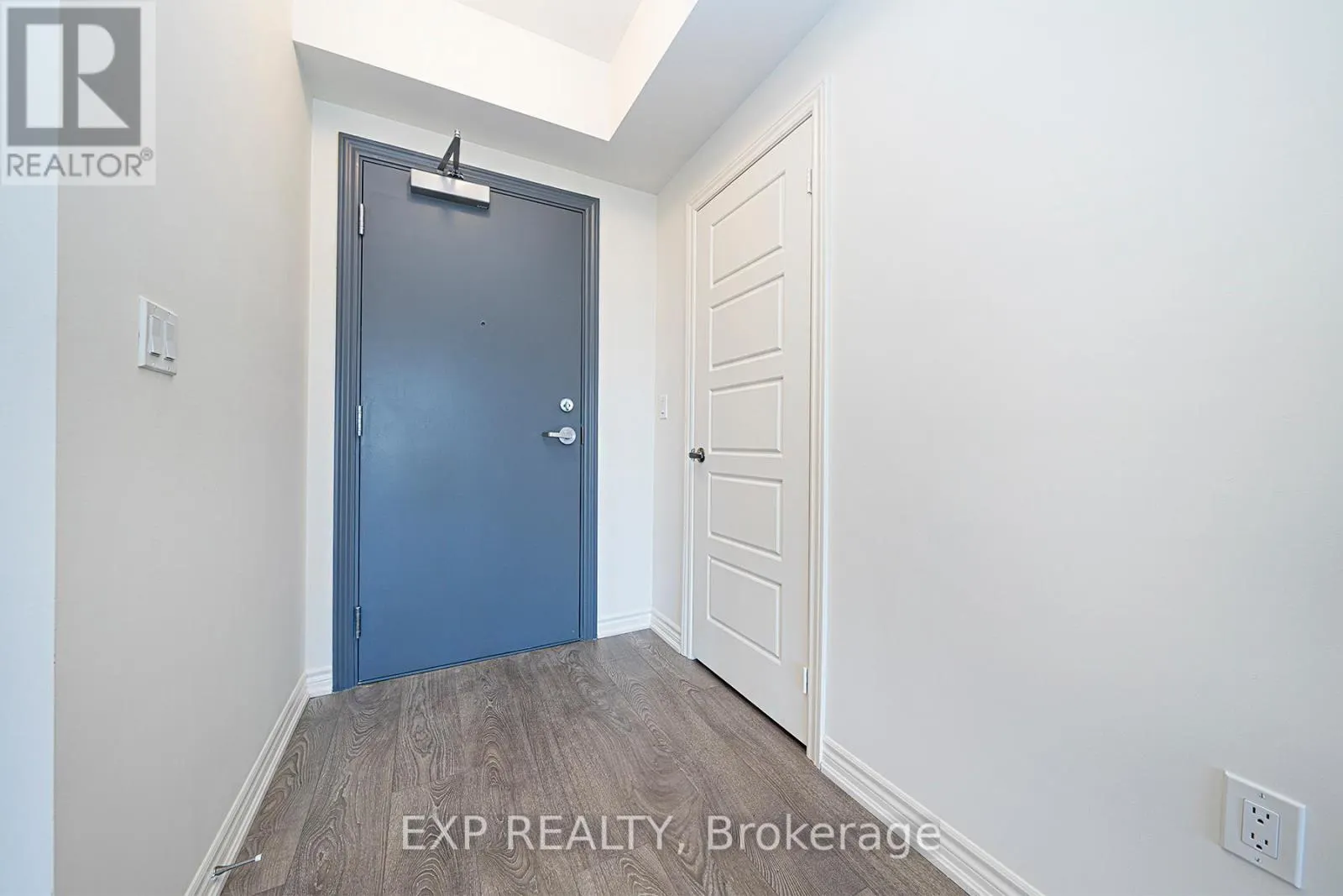 407 - 110 GREW BOULEVARD