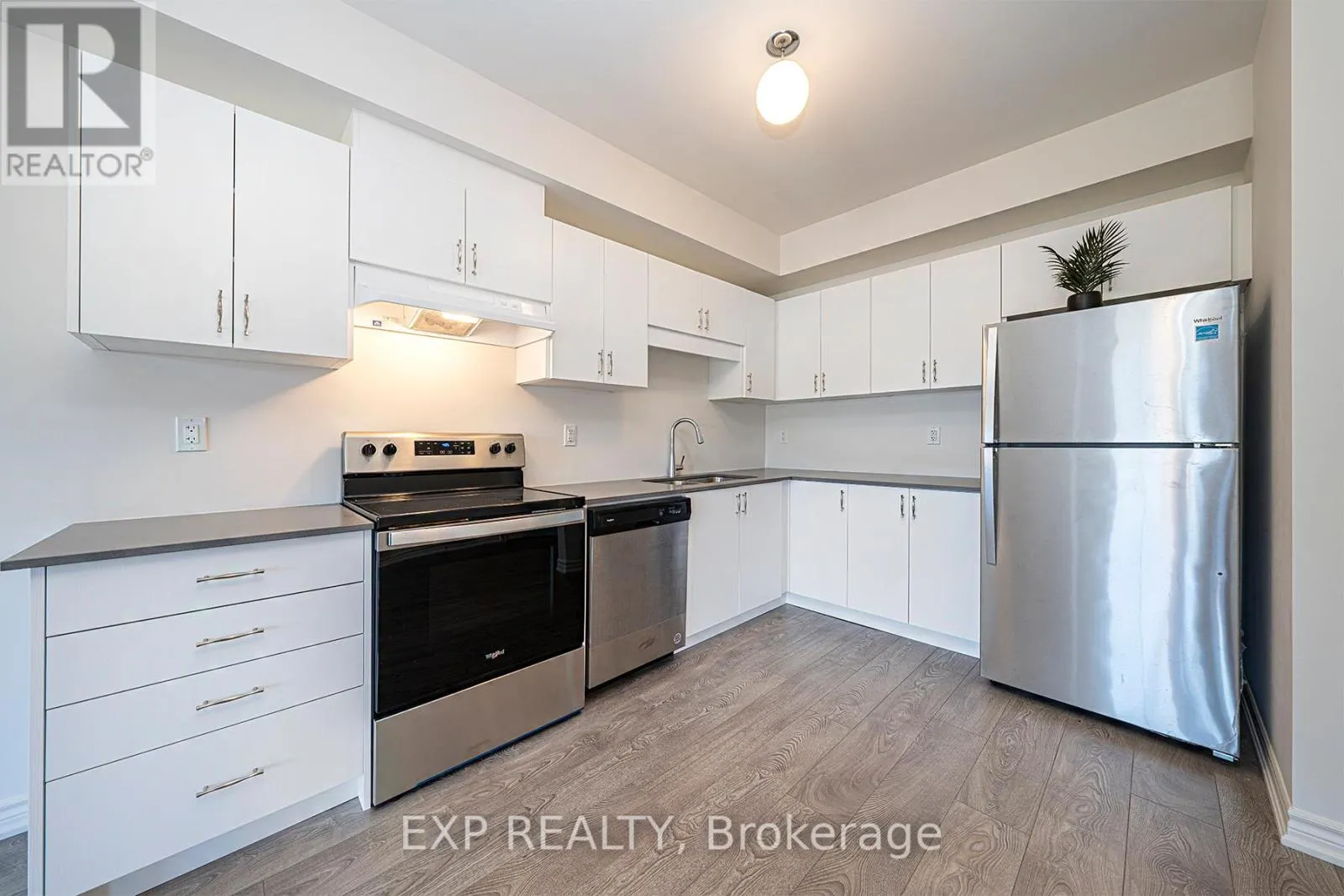 407 - 110 GREW BOULEVARD