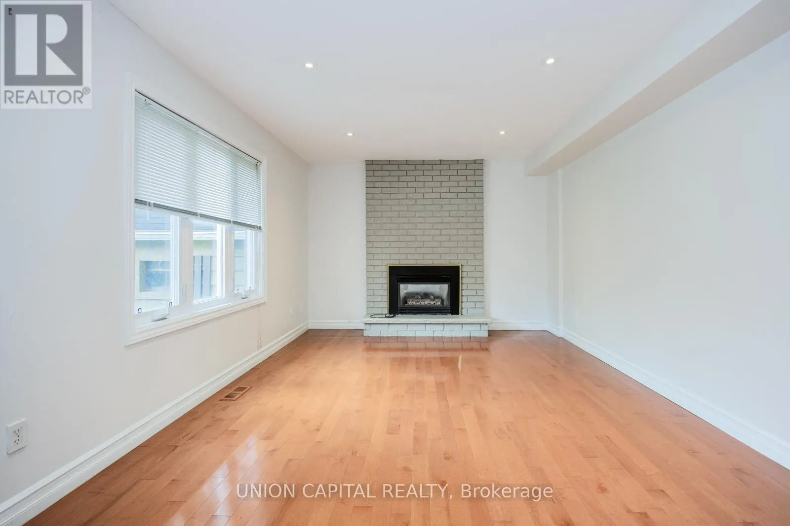 82 OLD YONGE STREET