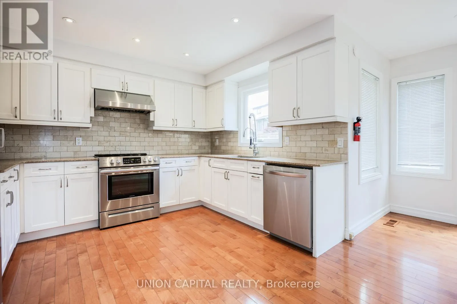 82 OLD YONGE STREET