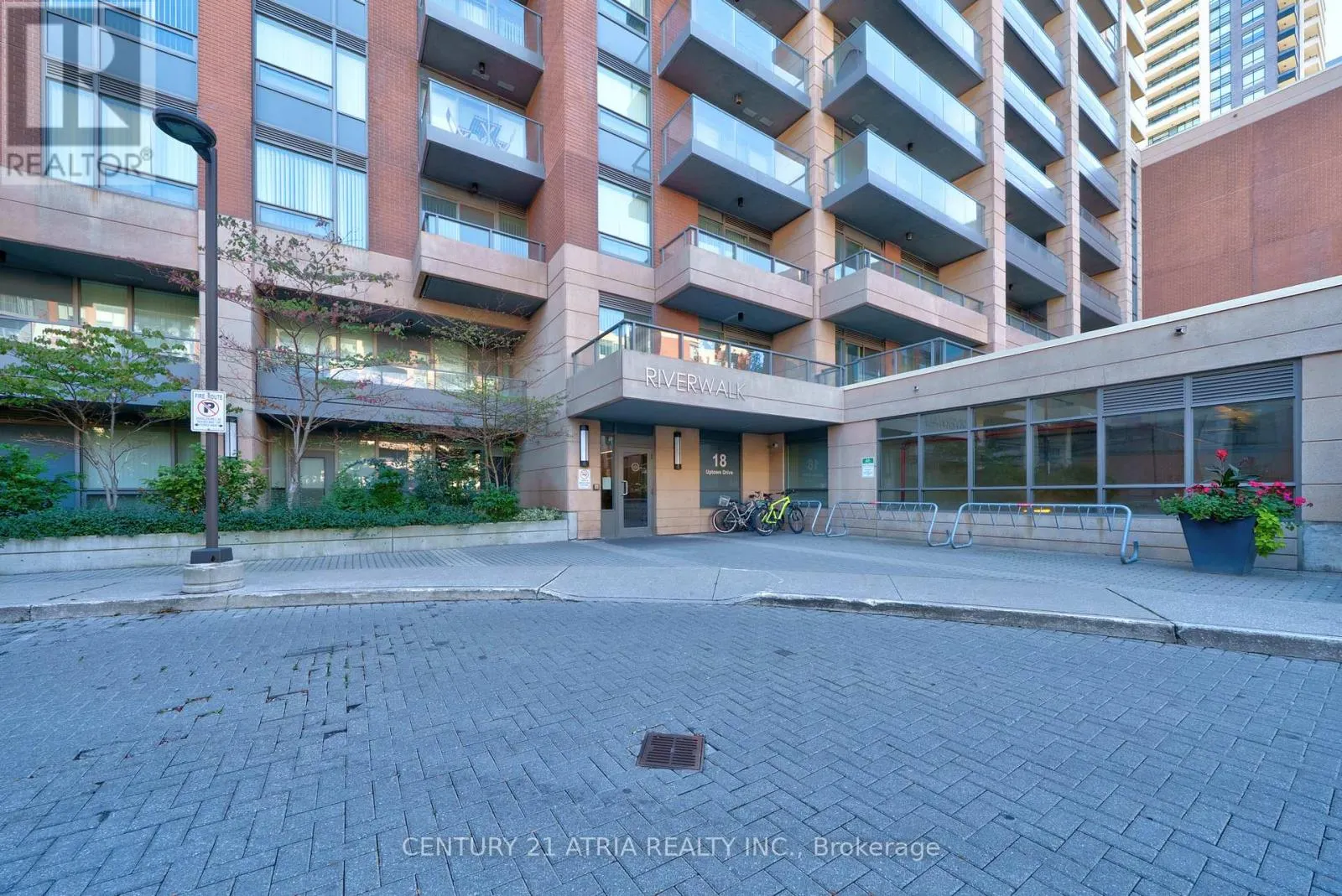 321 - 18 UPTOWN DRIVE