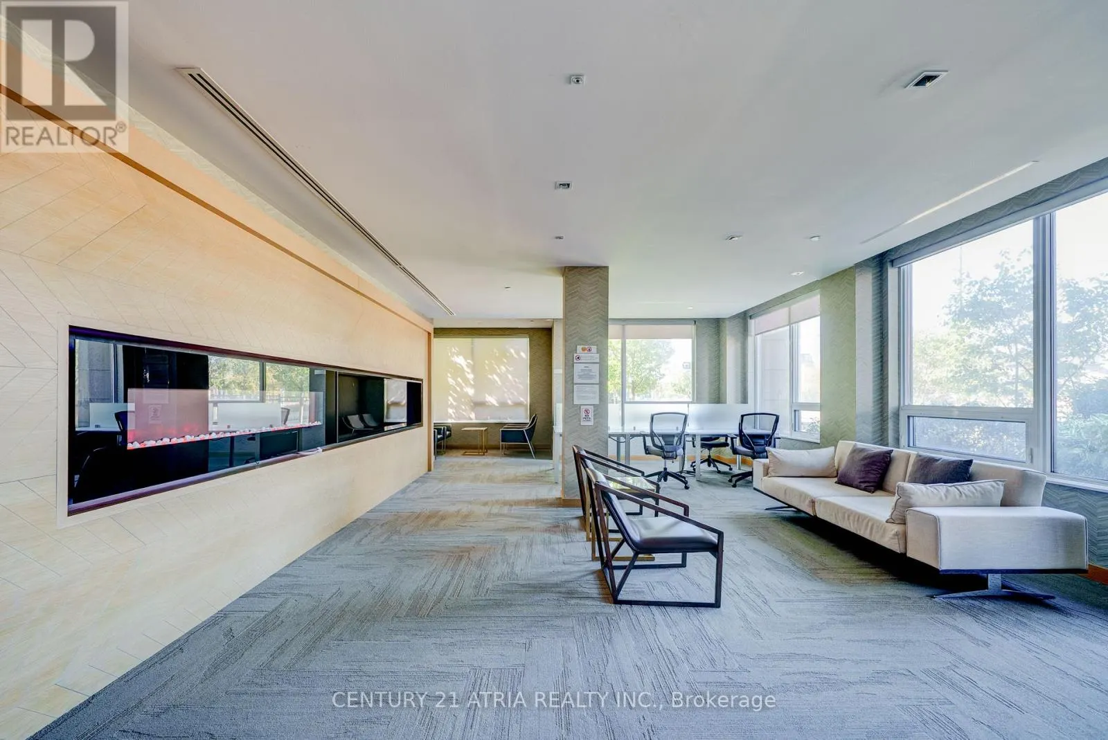 321 - 18 UPTOWN DRIVE