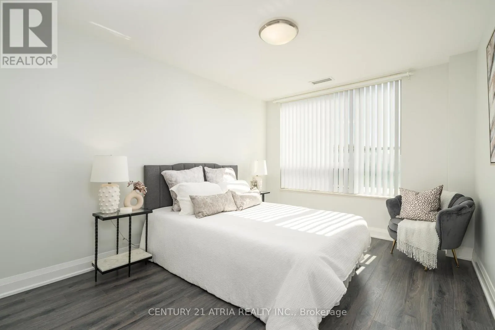 321 - 18 UPTOWN DRIVE