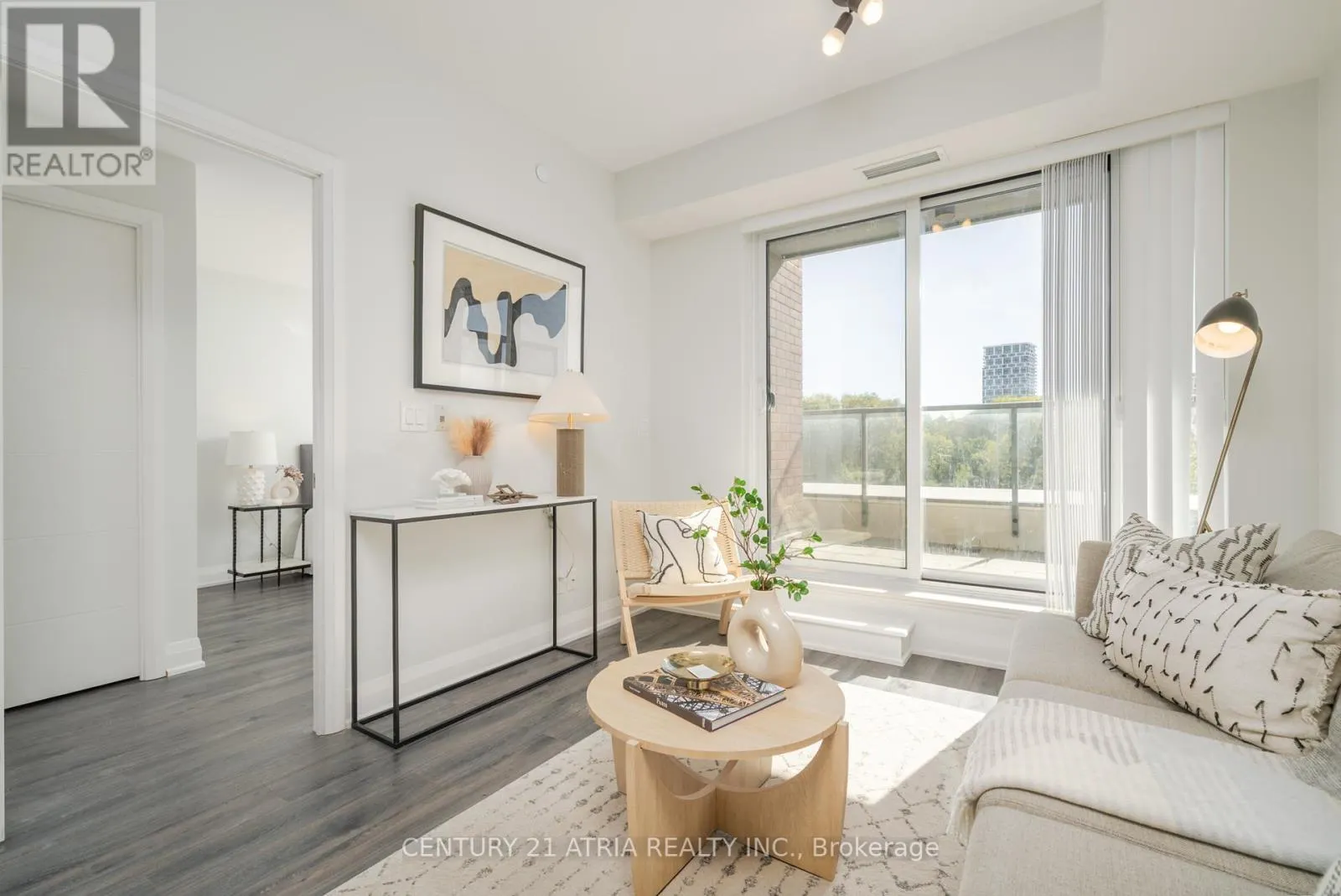 321 - 18 UPTOWN DRIVE