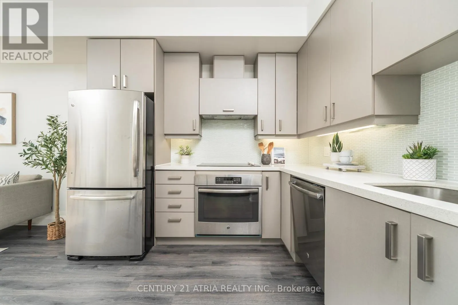321 - 18 UPTOWN DRIVE