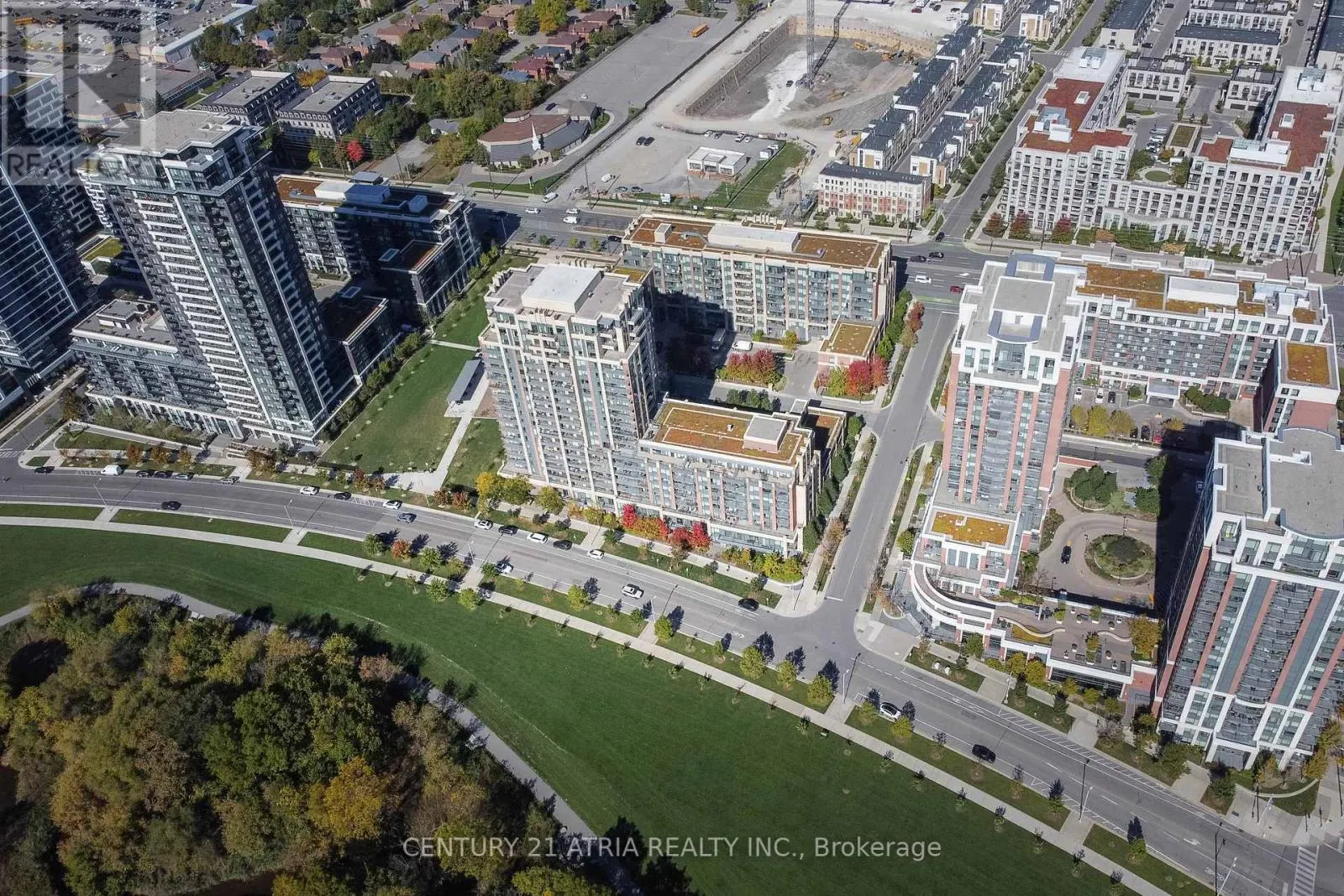 321 - 18 UPTOWN DRIVE
