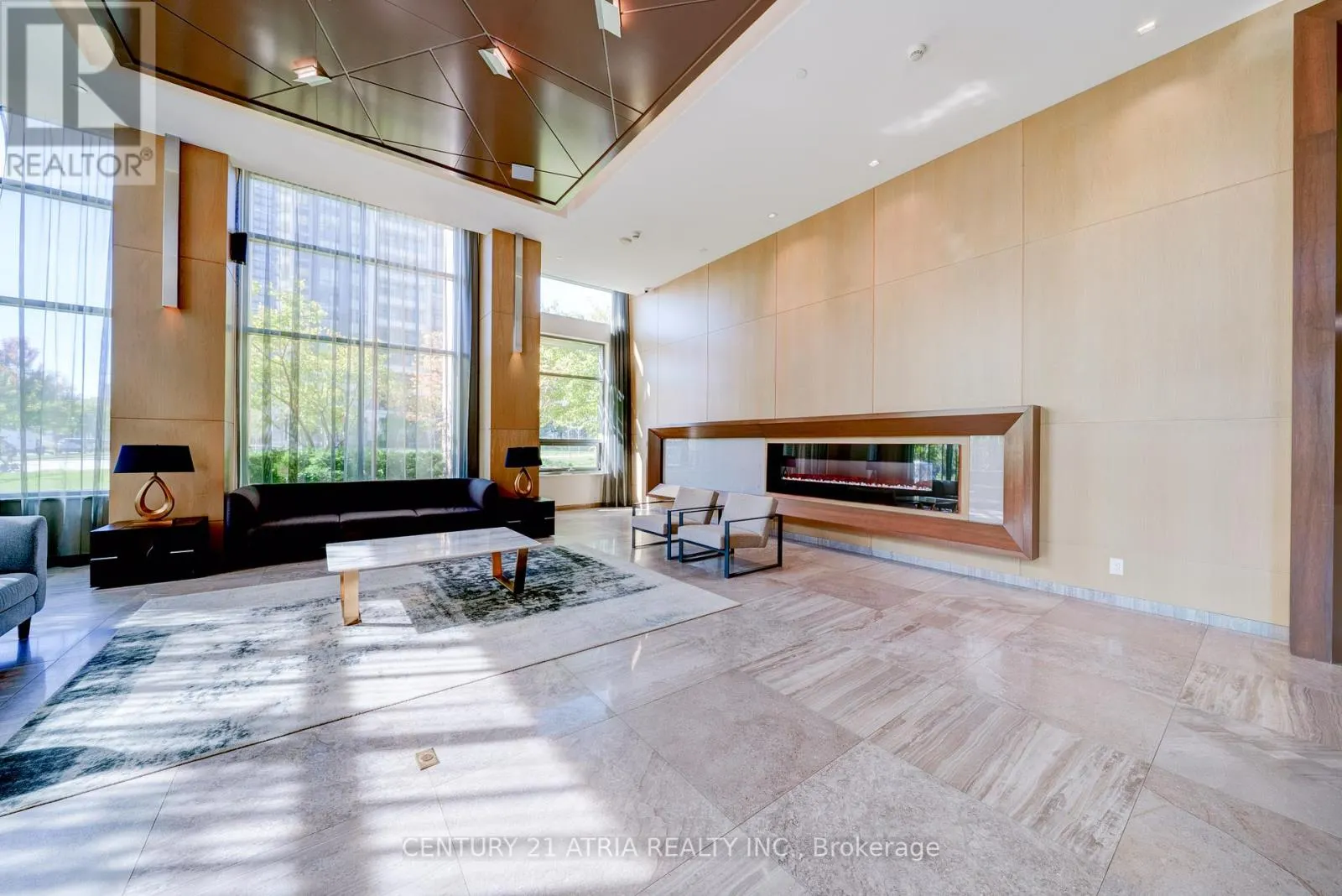 321 - 18 UPTOWN DRIVE