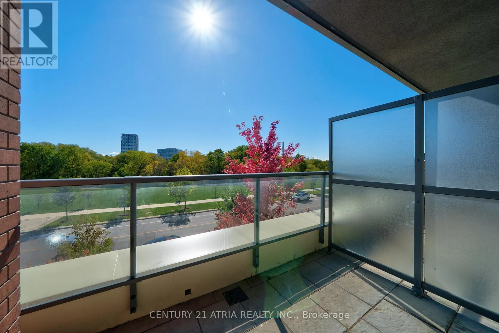 321 - 18 UPTOWN DRIVE