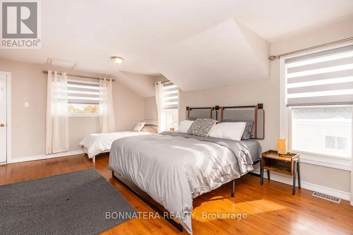 687 INNISFIL BEACH ROAD