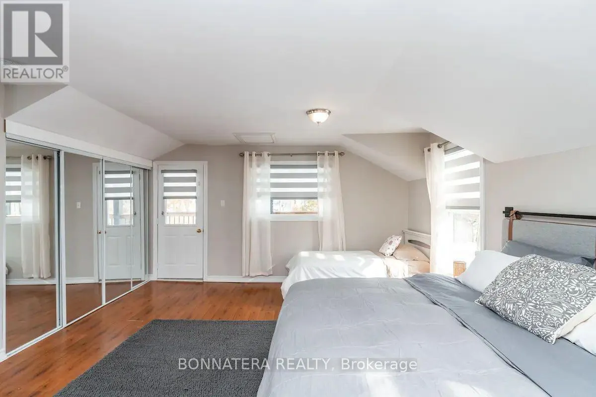 687 INNISFIL BEACH ROAD