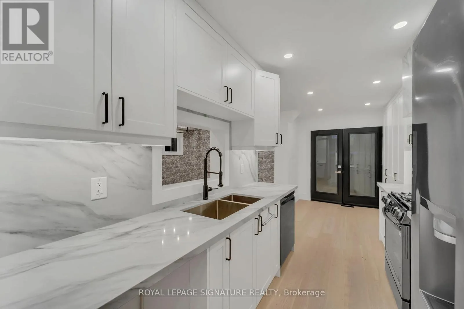 15 NATIONAL PINE DRIVE