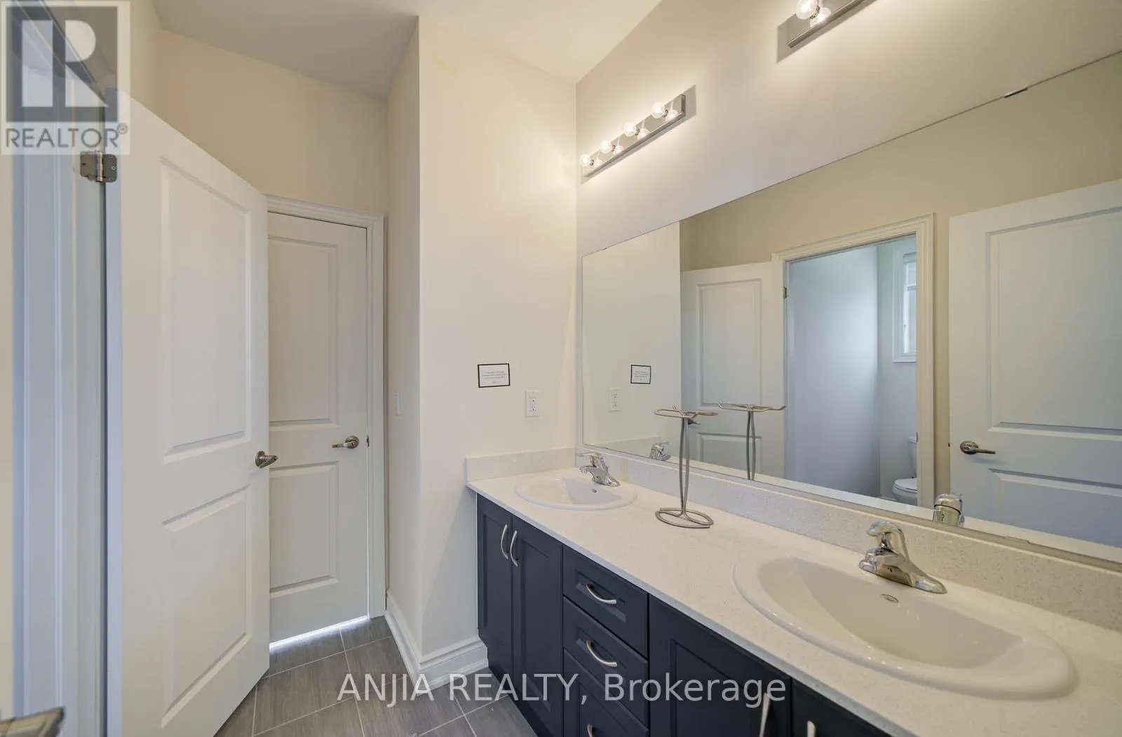 3 JOINER CIRCLE