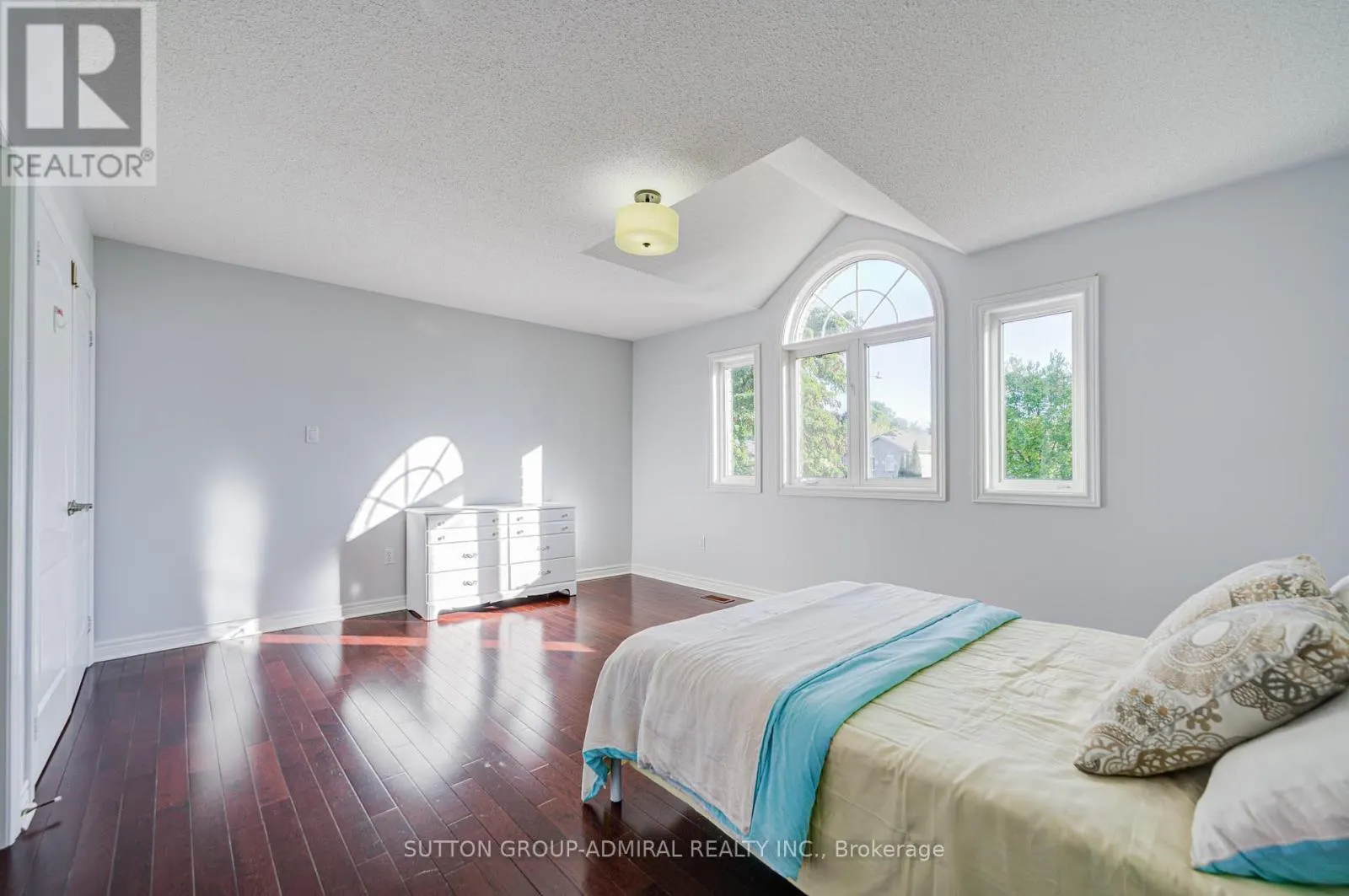 6 LORRIDGE STREET