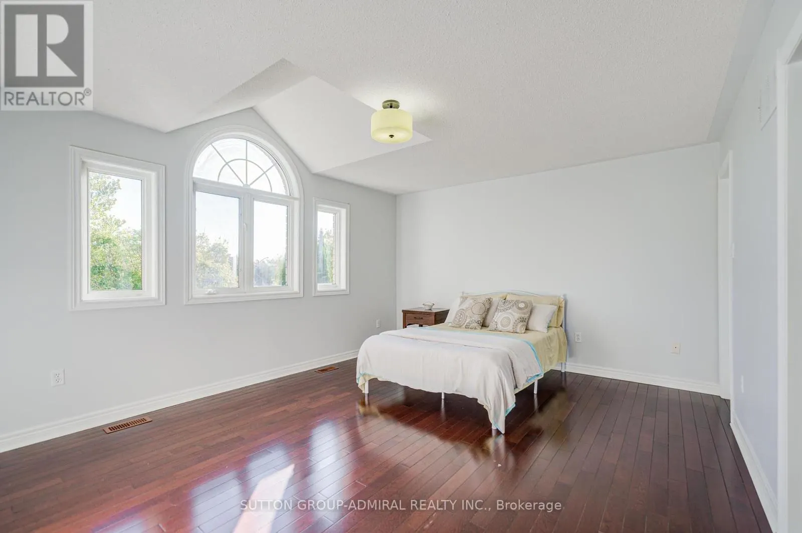 6 LORRIDGE STREET