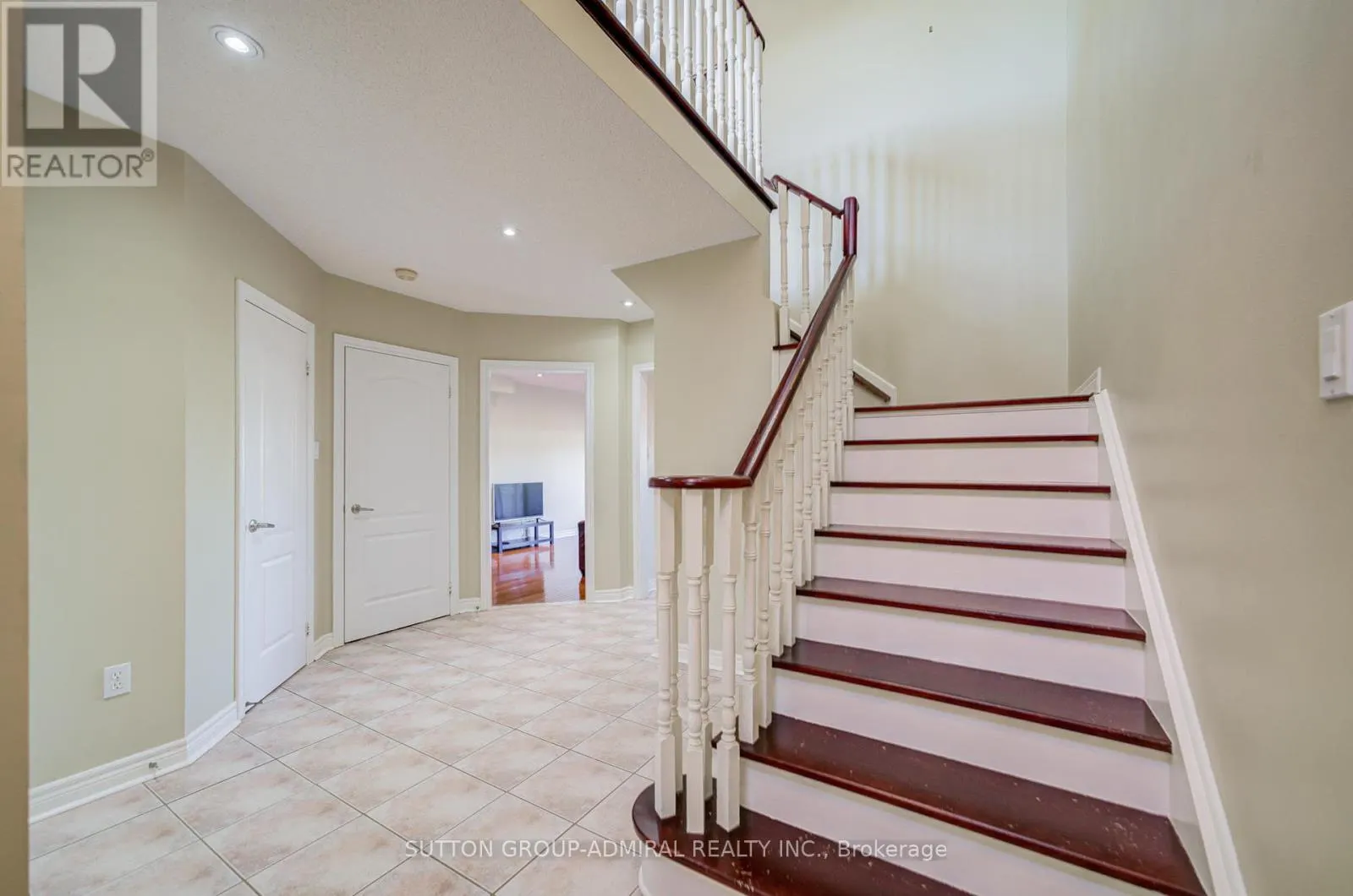 6 LORRIDGE STREET