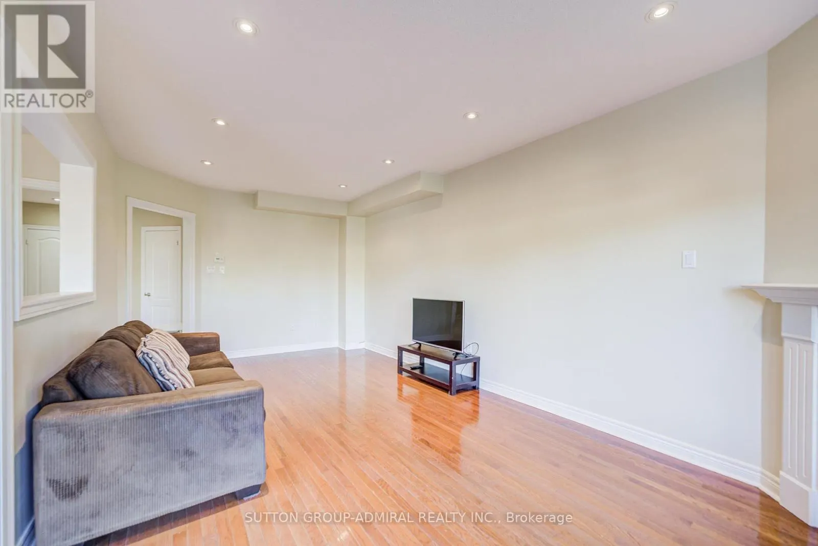 6 LORRIDGE STREET