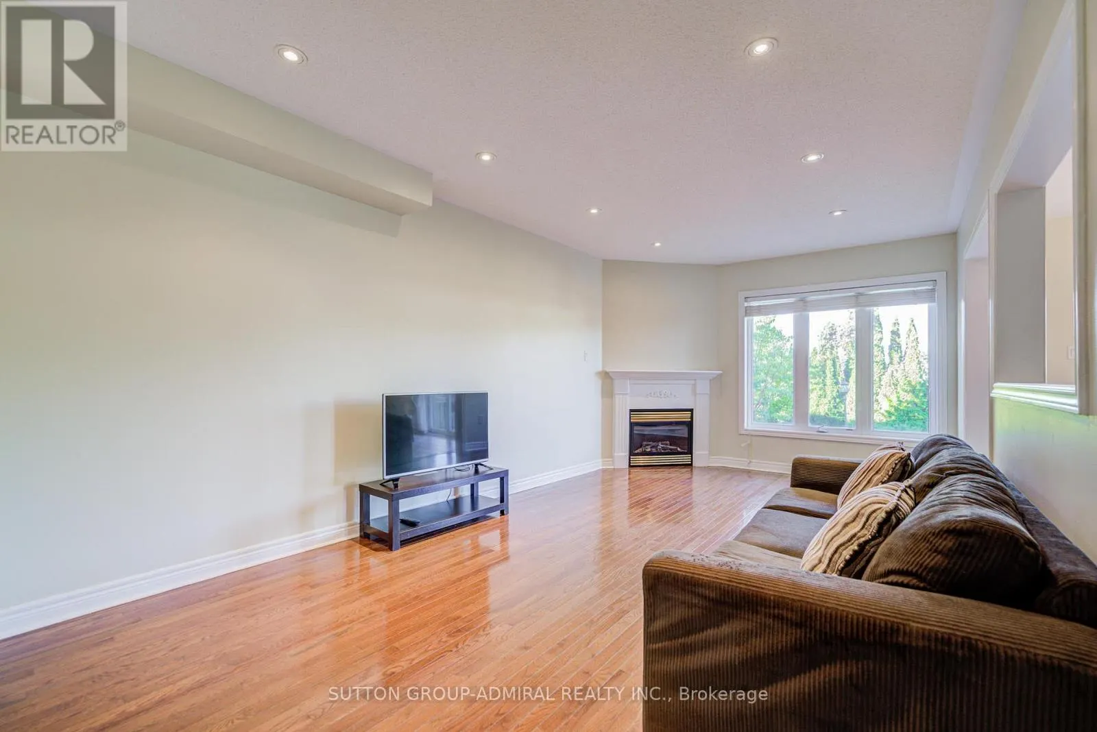 6 LORRIDGE STREET