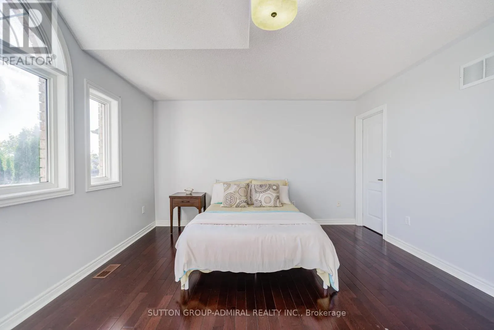 6 LORRIDGE STREET