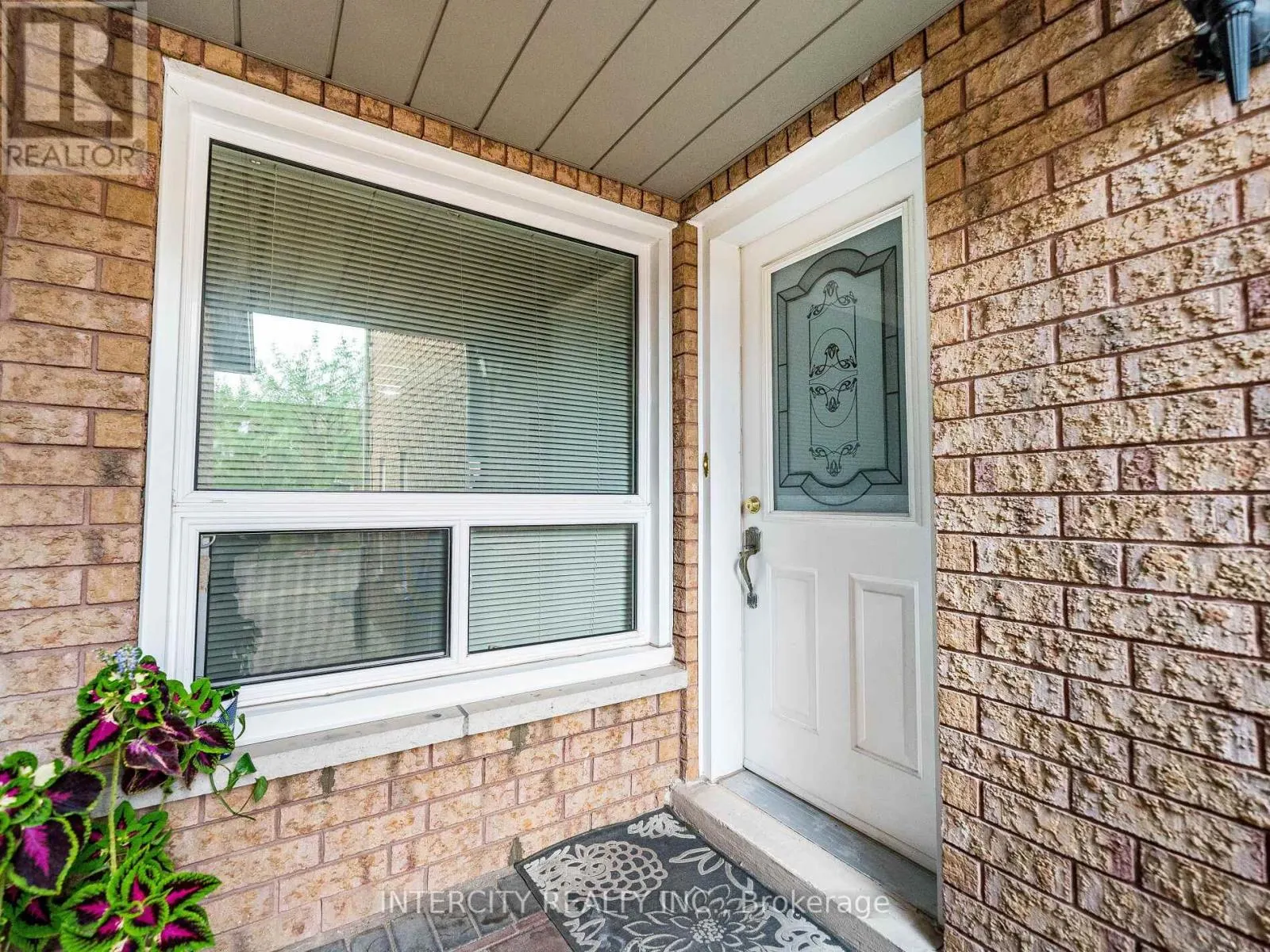 8 WEDGEWOOD PLACE