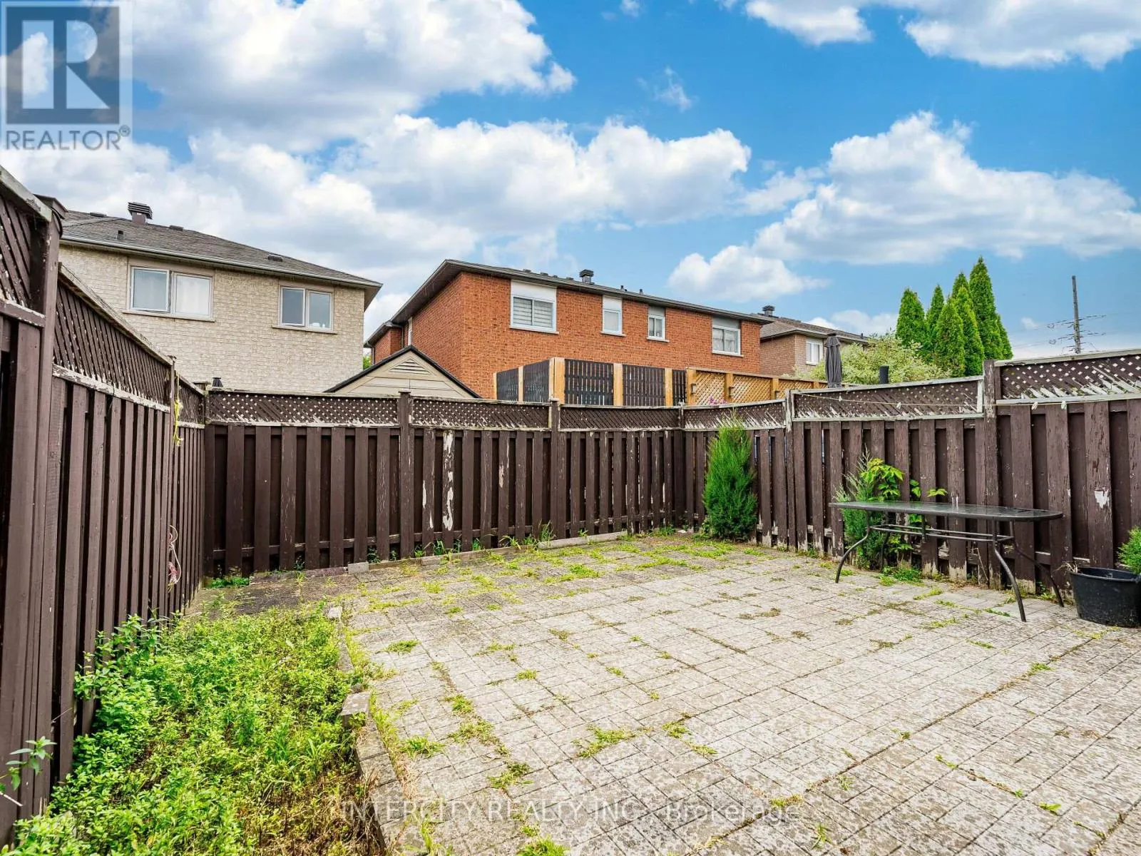 8 WEDGEWOOD PLACE