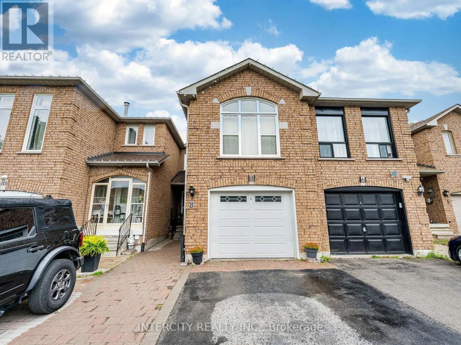 8 WEDGEWOOD PLACE