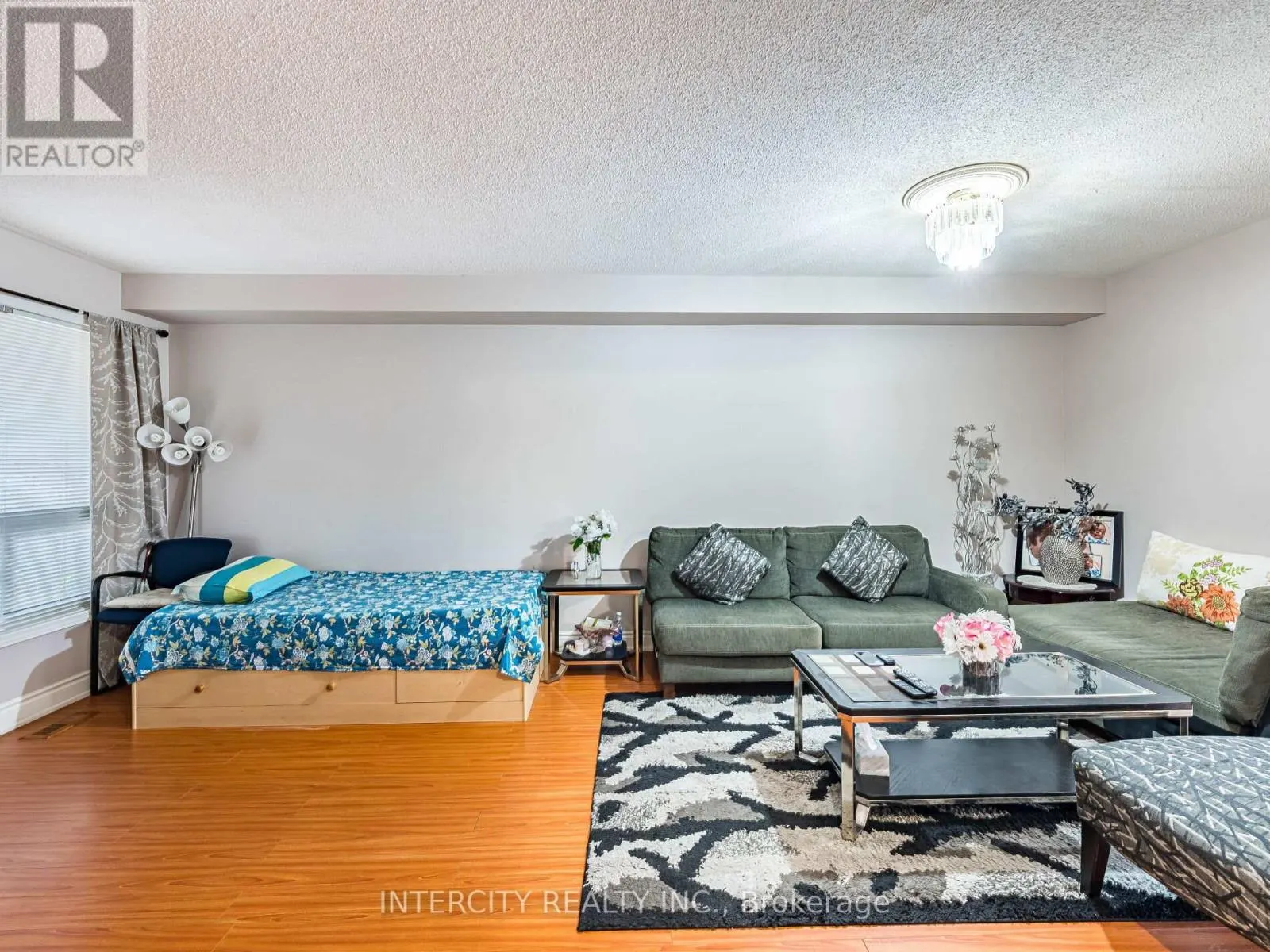 8 WEDGEWOOD PLACE