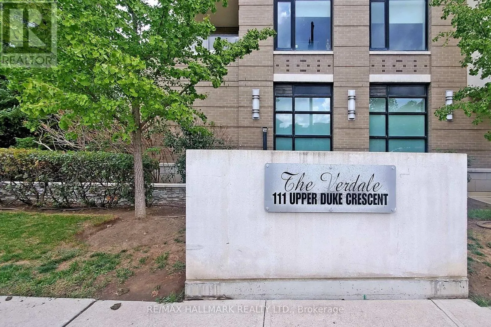 610 - 111 UPPER DUKE CRESCENT