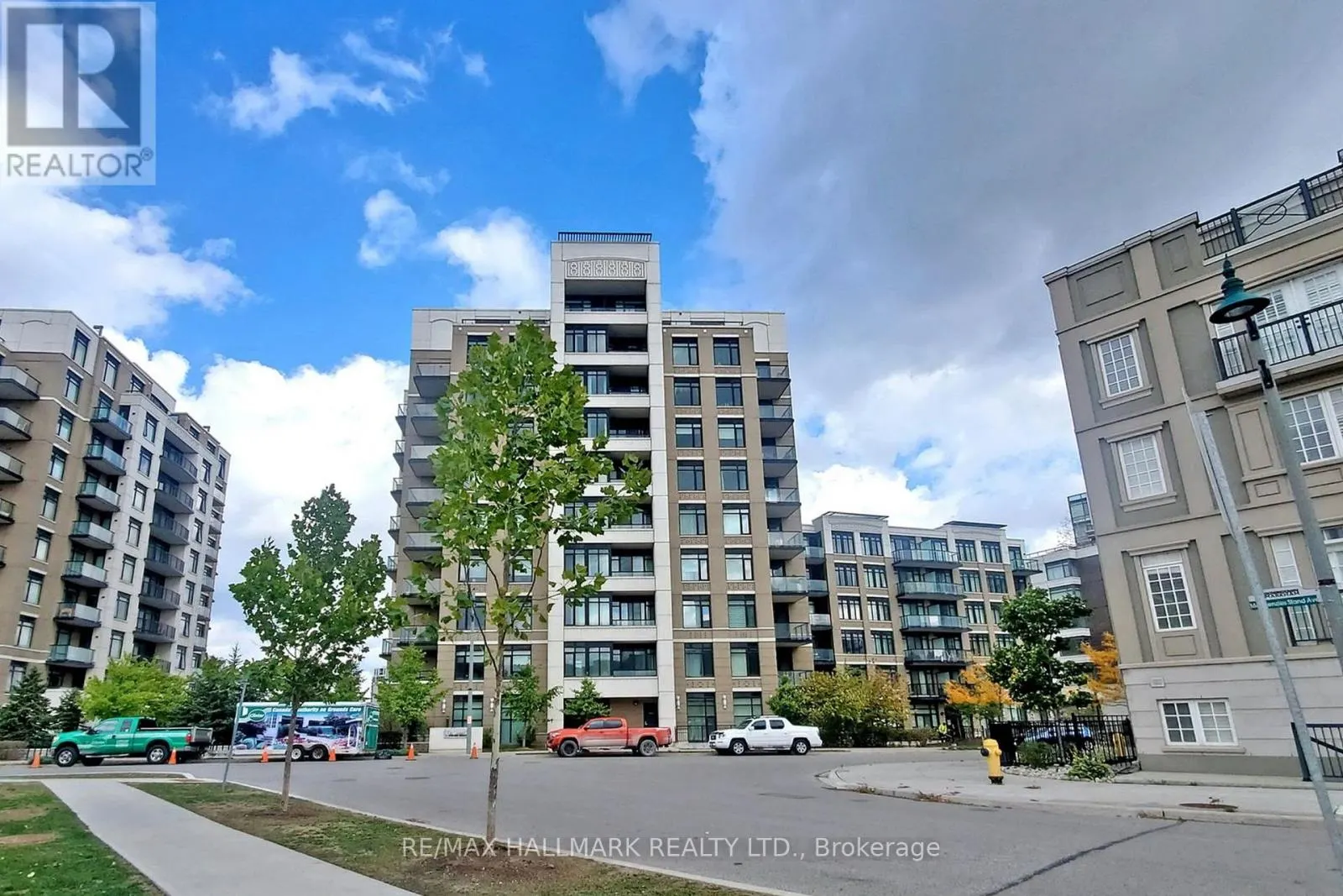 610 - 111 UPPER DUKE CRESCENT