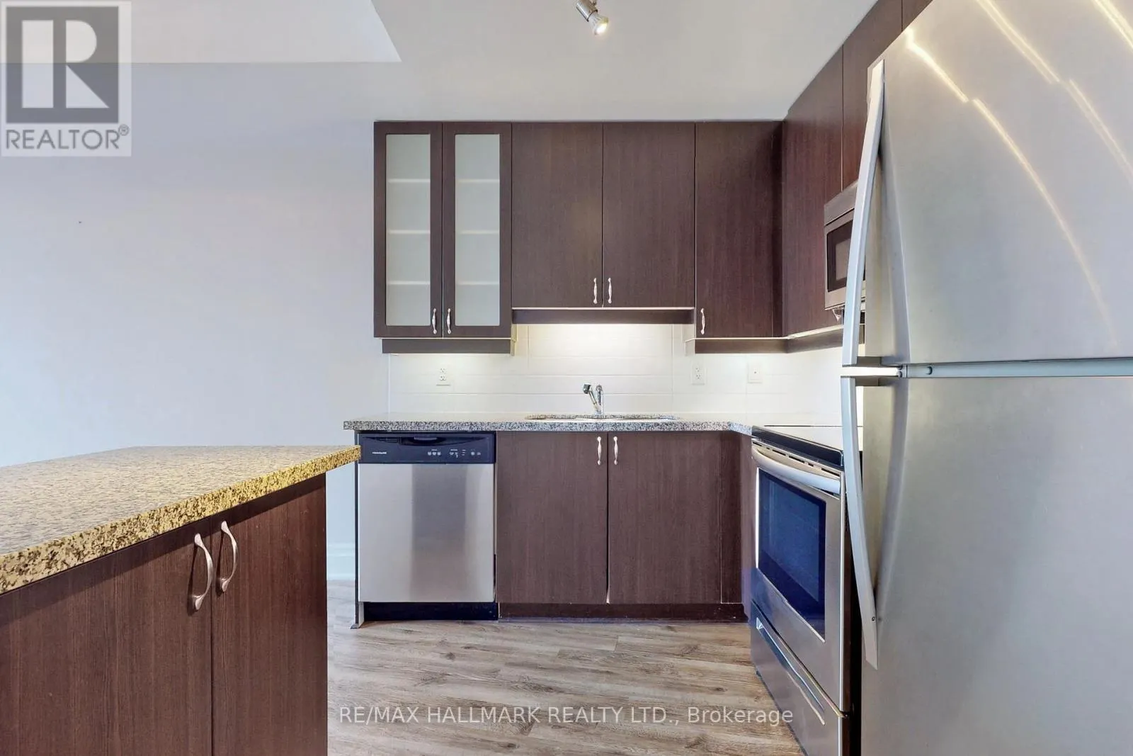 610 - 111 UPPER DUKE CRESCENT