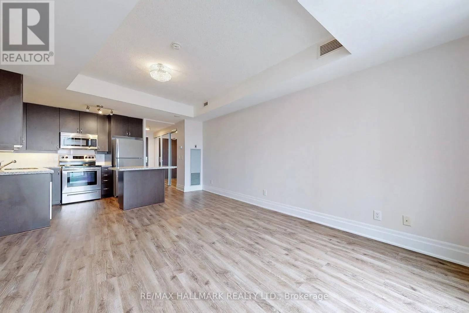 610 - 111 UPPER DUKE CRESCENT