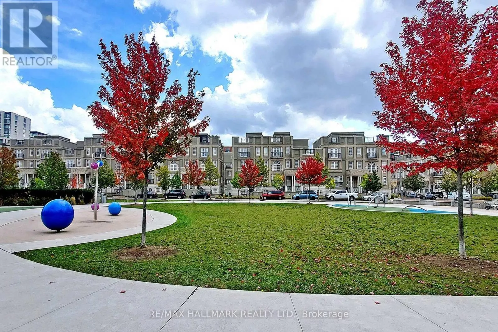 610 - 111 UPPER DUKE CRESCENT
