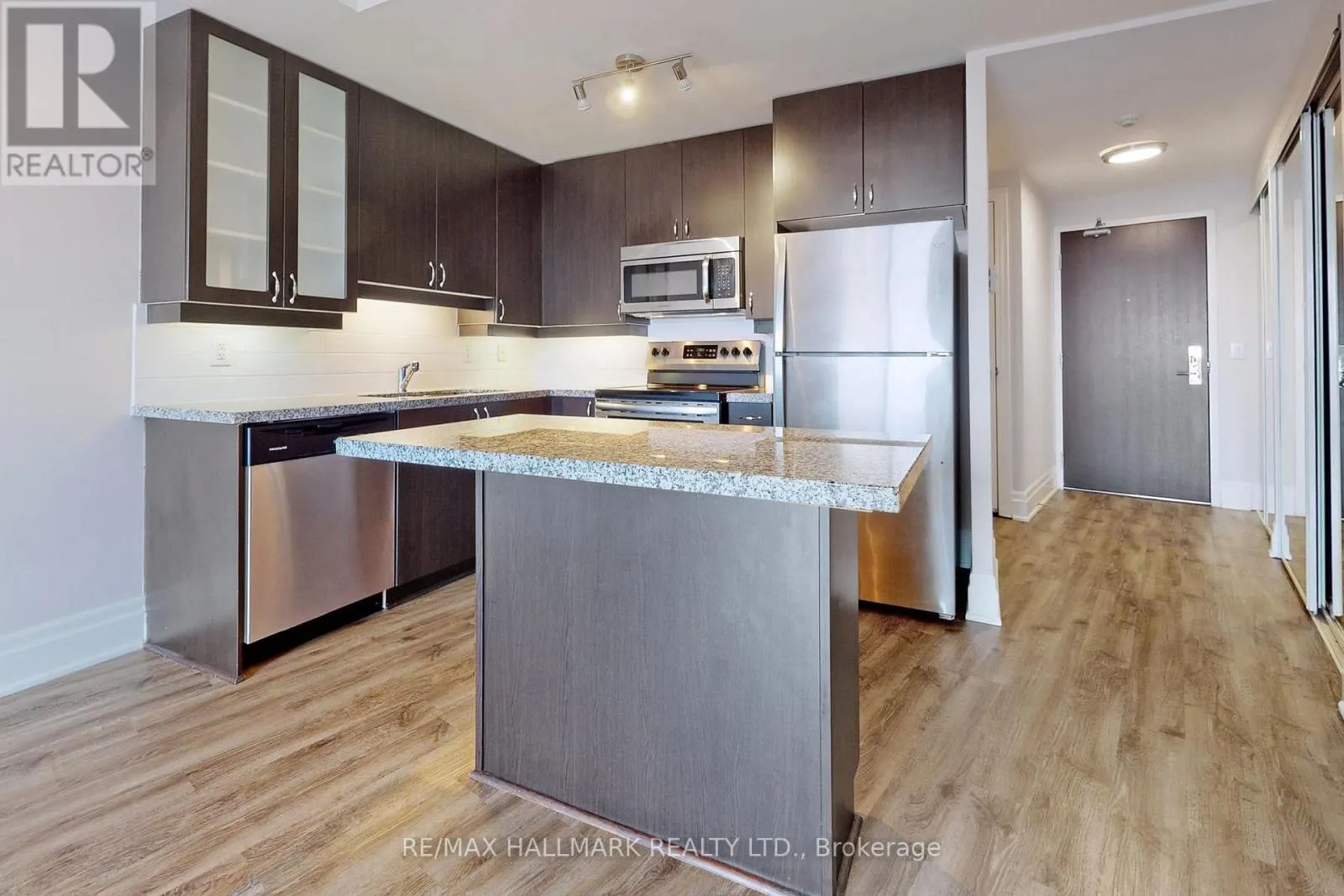 610 - 111 UPPER DUKE CRESCENT