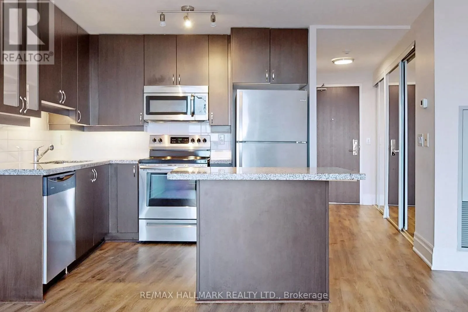 610 - 111 UPPER DUKE CRESCENT