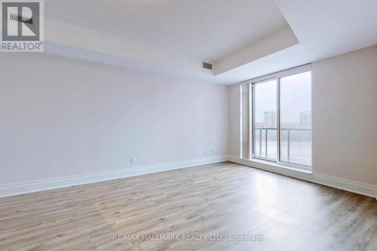 610 - 111 UPPER DUKE CRESCENT