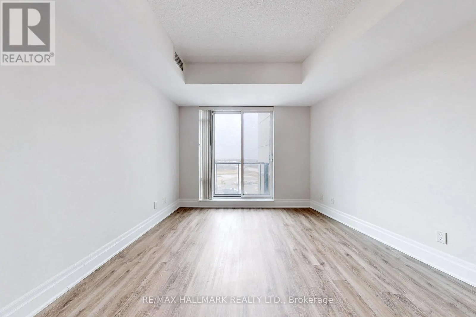 610 - 111 UPPER DUKE CRESCENT