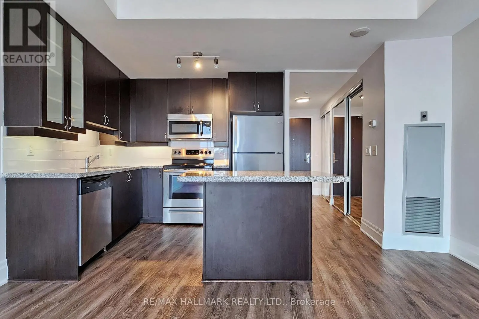 610 - 111 UPPER DUKE CRESCENT