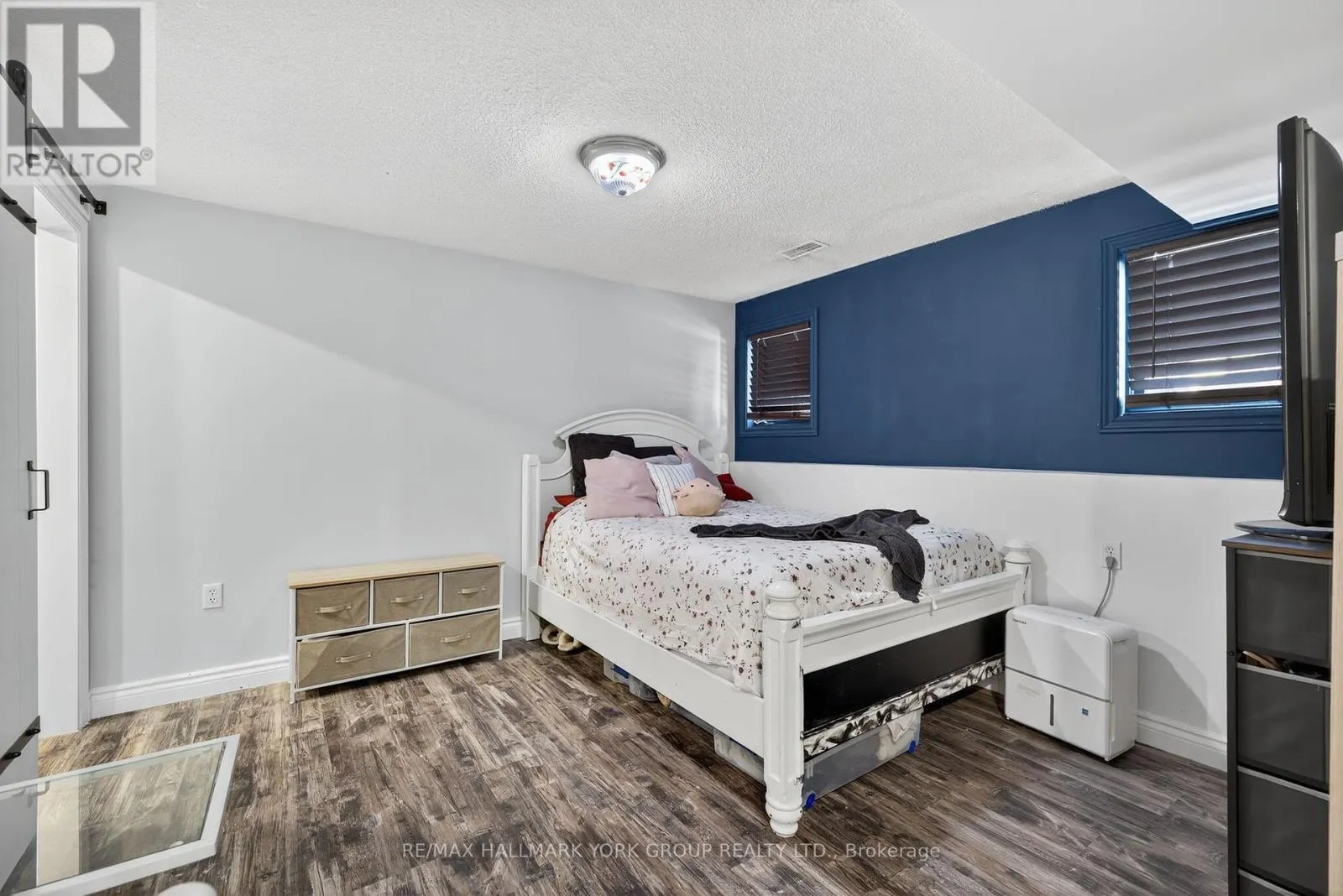 2 HADLEY COURT
