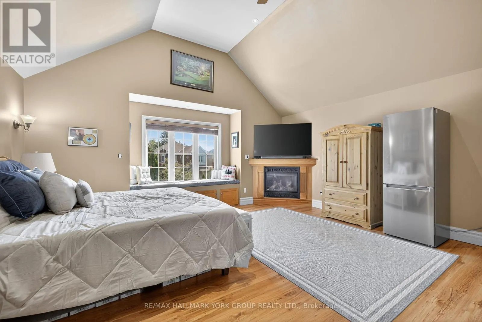 2 HADLEY COURT