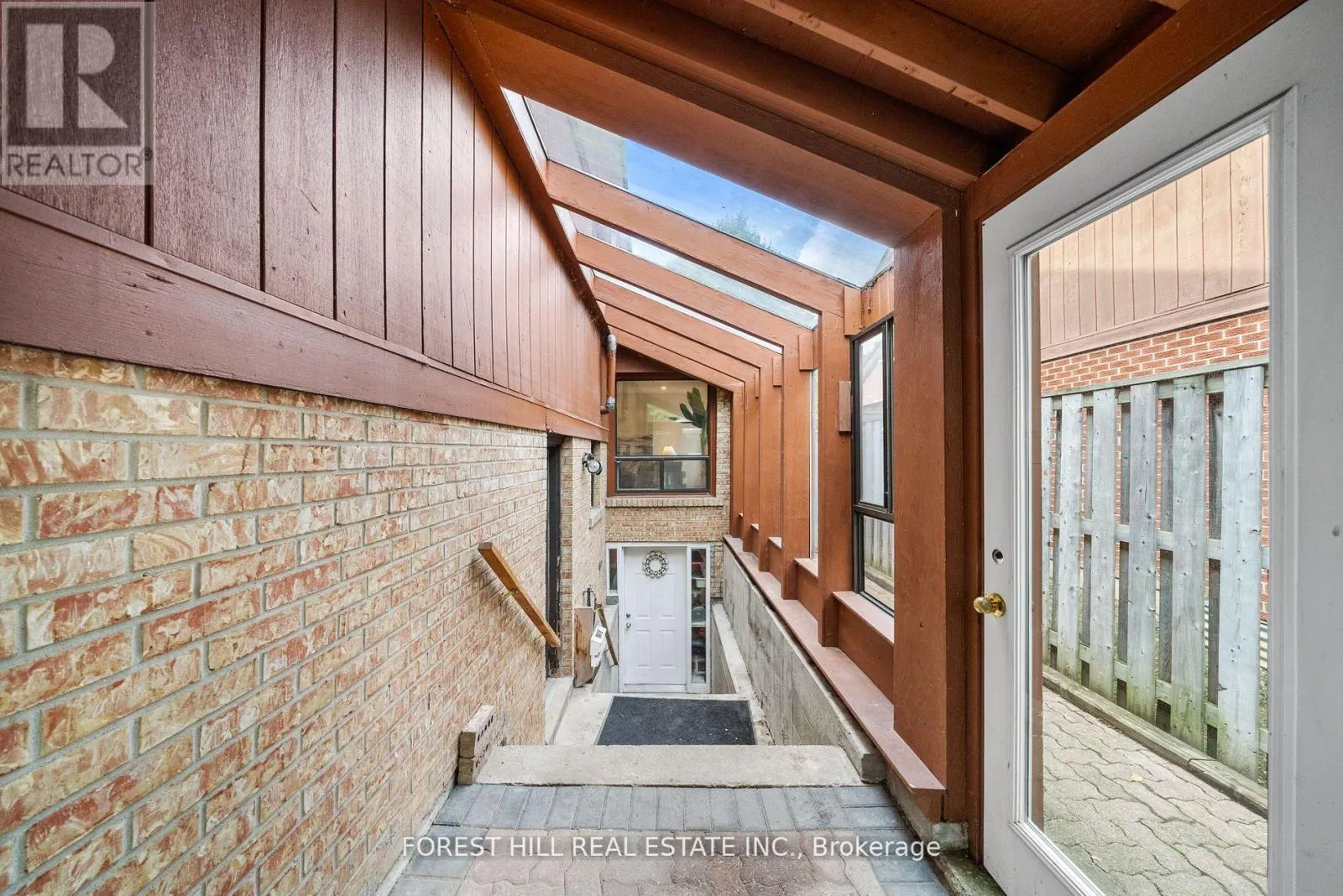 3 SAUNDERS LANE